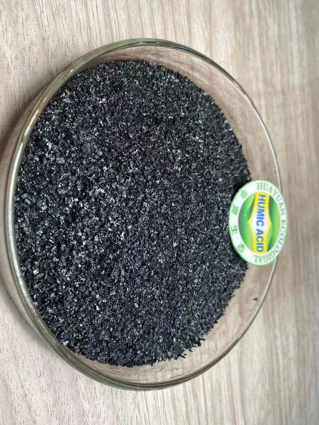 Natriumhumat Glänzende Flocken.jpg